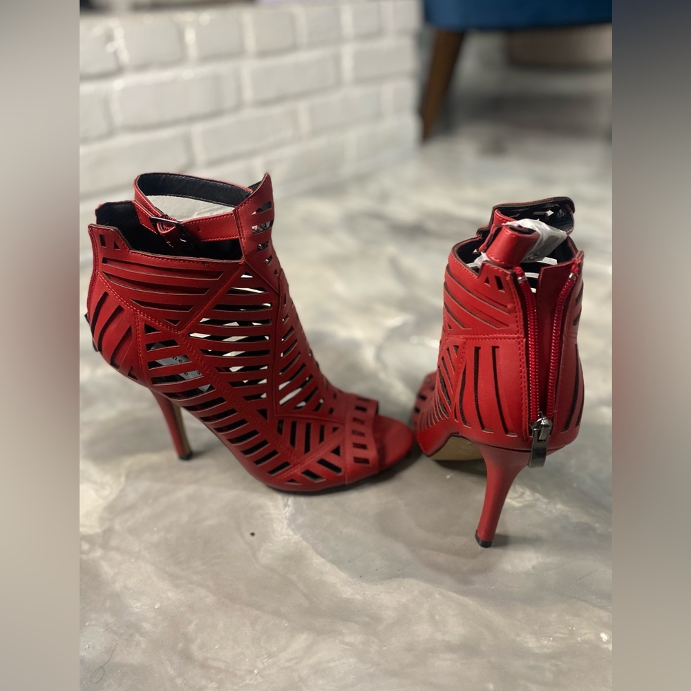 Chelsea & Zoe red heels **** NEVER WORN **** size 10